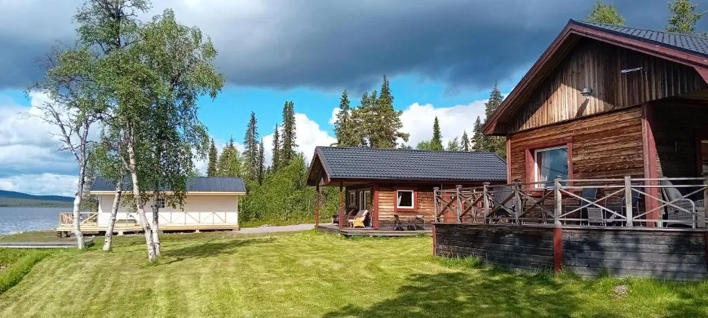 LAKESIDE AURORA CABINS